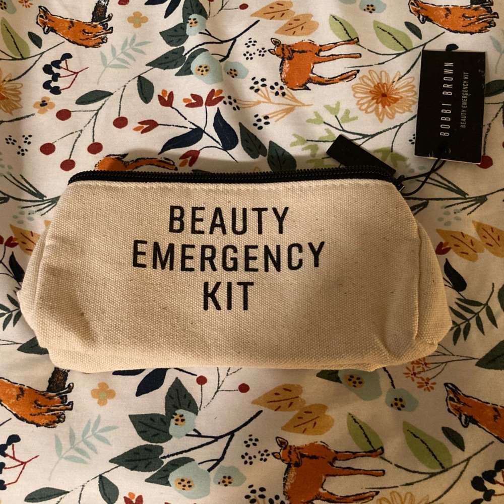 New small beauty pouch by Bobbi Brown. Perfect for smaller bags to go into.